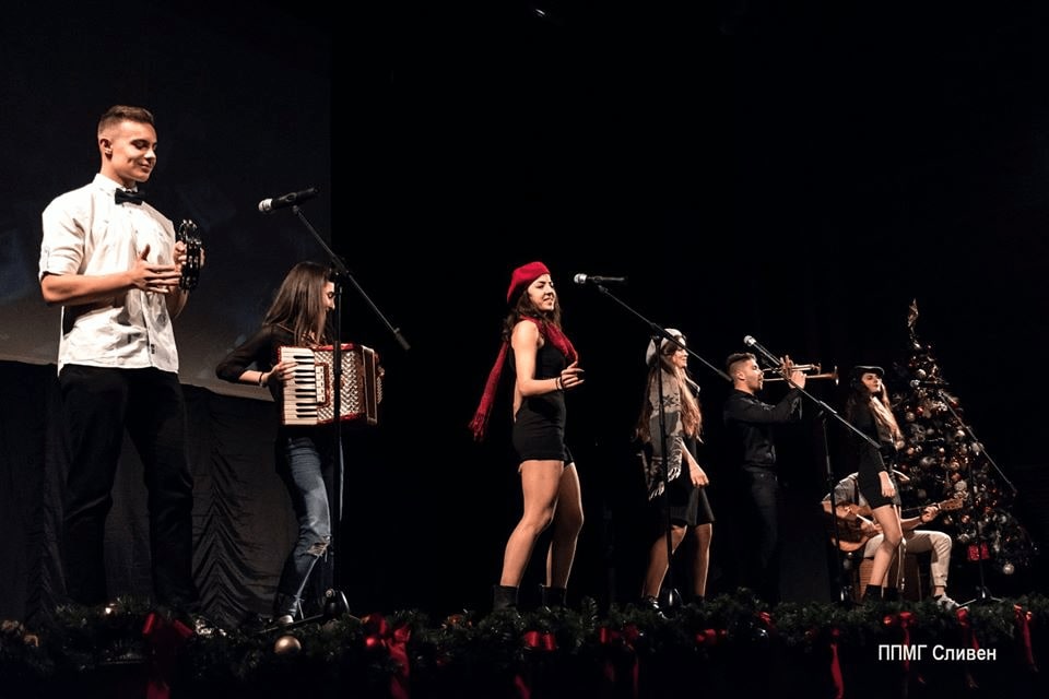 Slide 4 - ППМГ ТВ Сливен - Коледно шоу