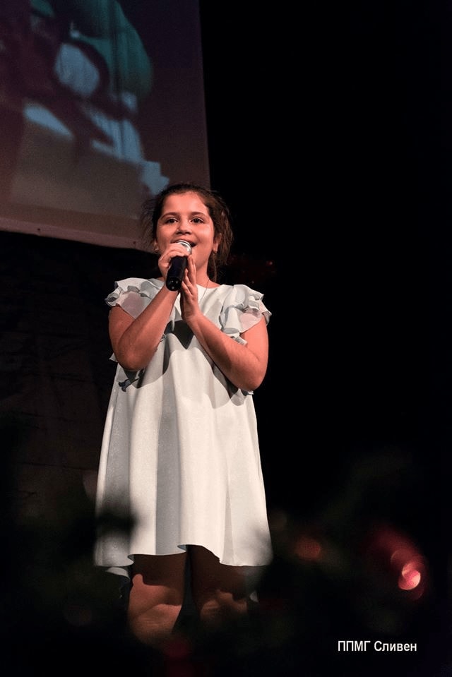 Slide 17 - ППМГ ТВ Сливен - Коледно шоу