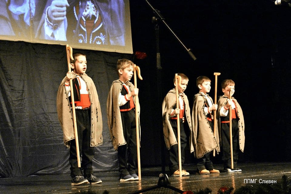 Slide 7 - ППМГ ТВ Сливен - Коледно шоу