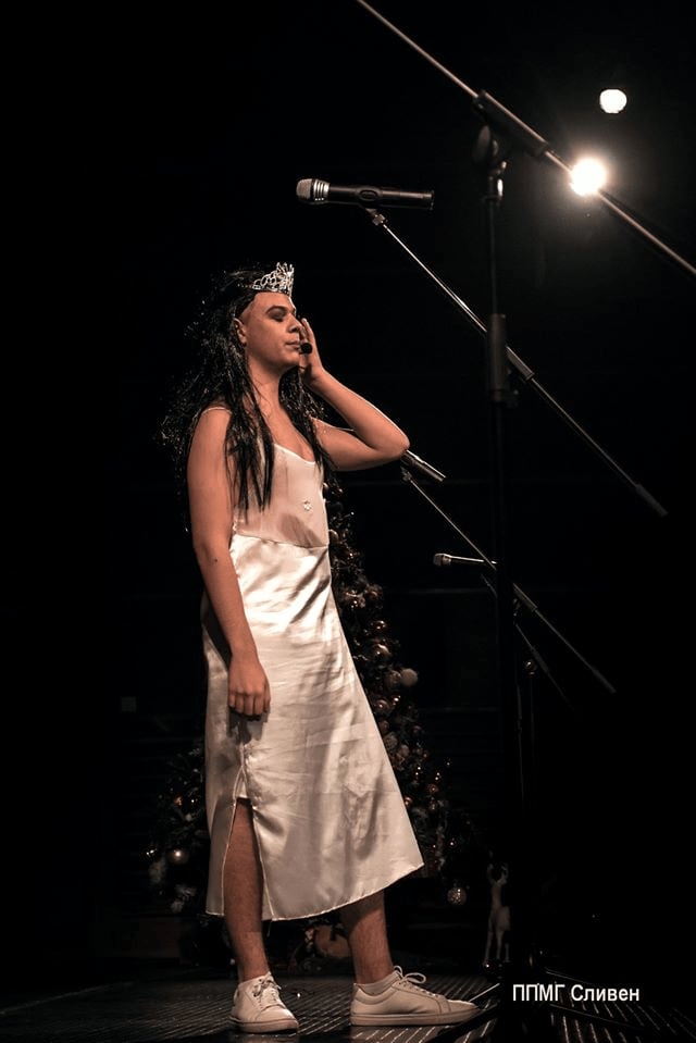 Slide 3 - ППМГ ТВ Сливен - Коледно шоу